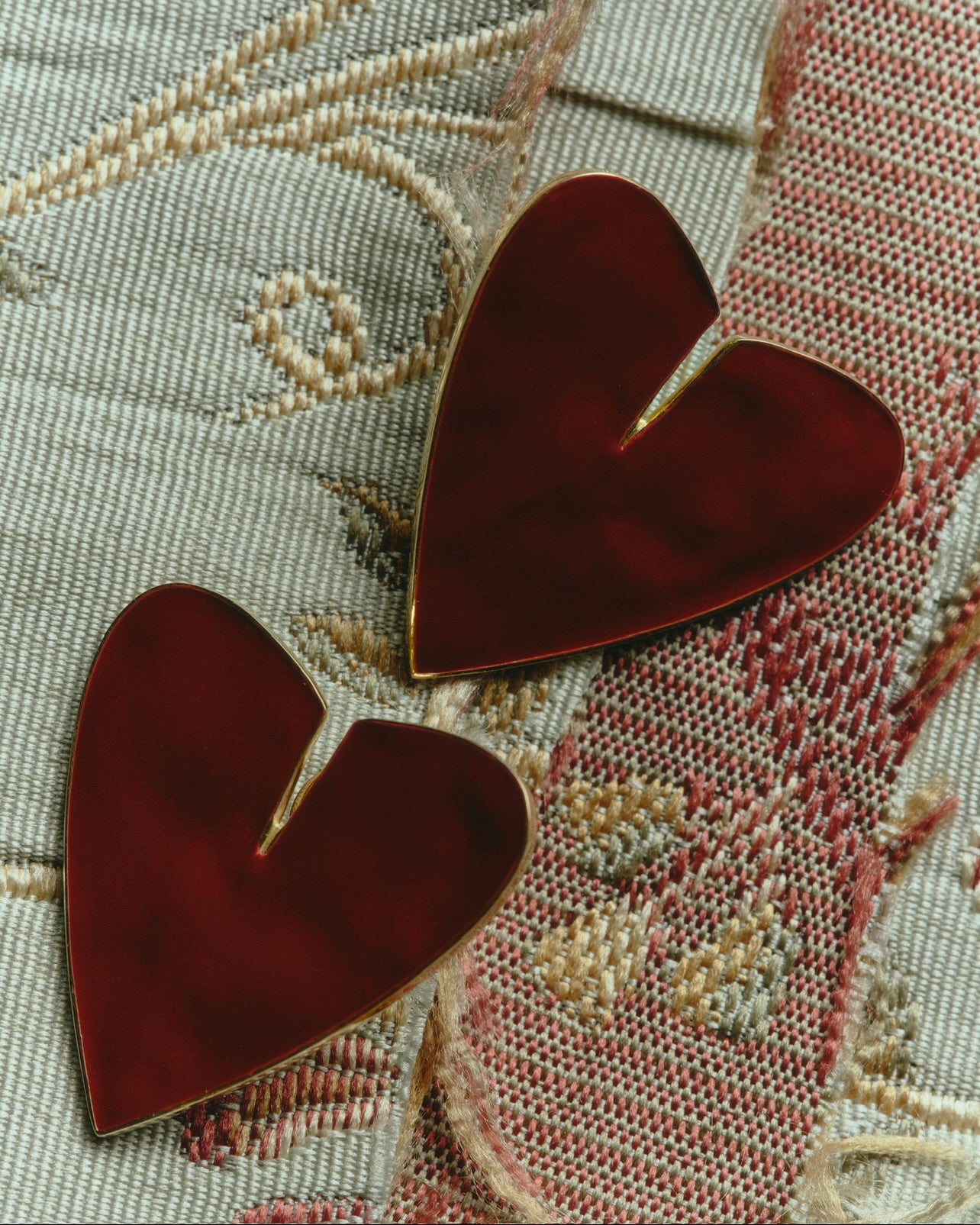 Love me not - Burgundy Enamel