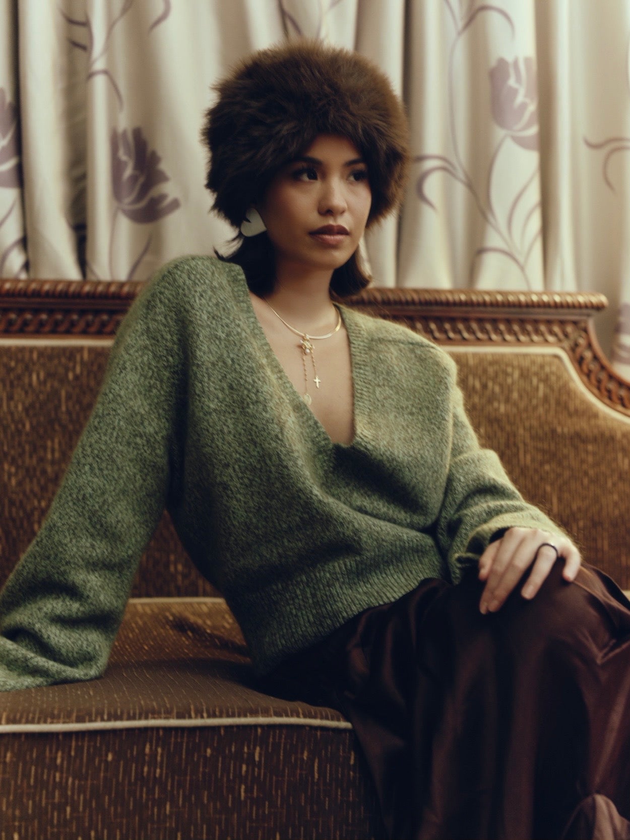 Tri-medal pendant in Darling