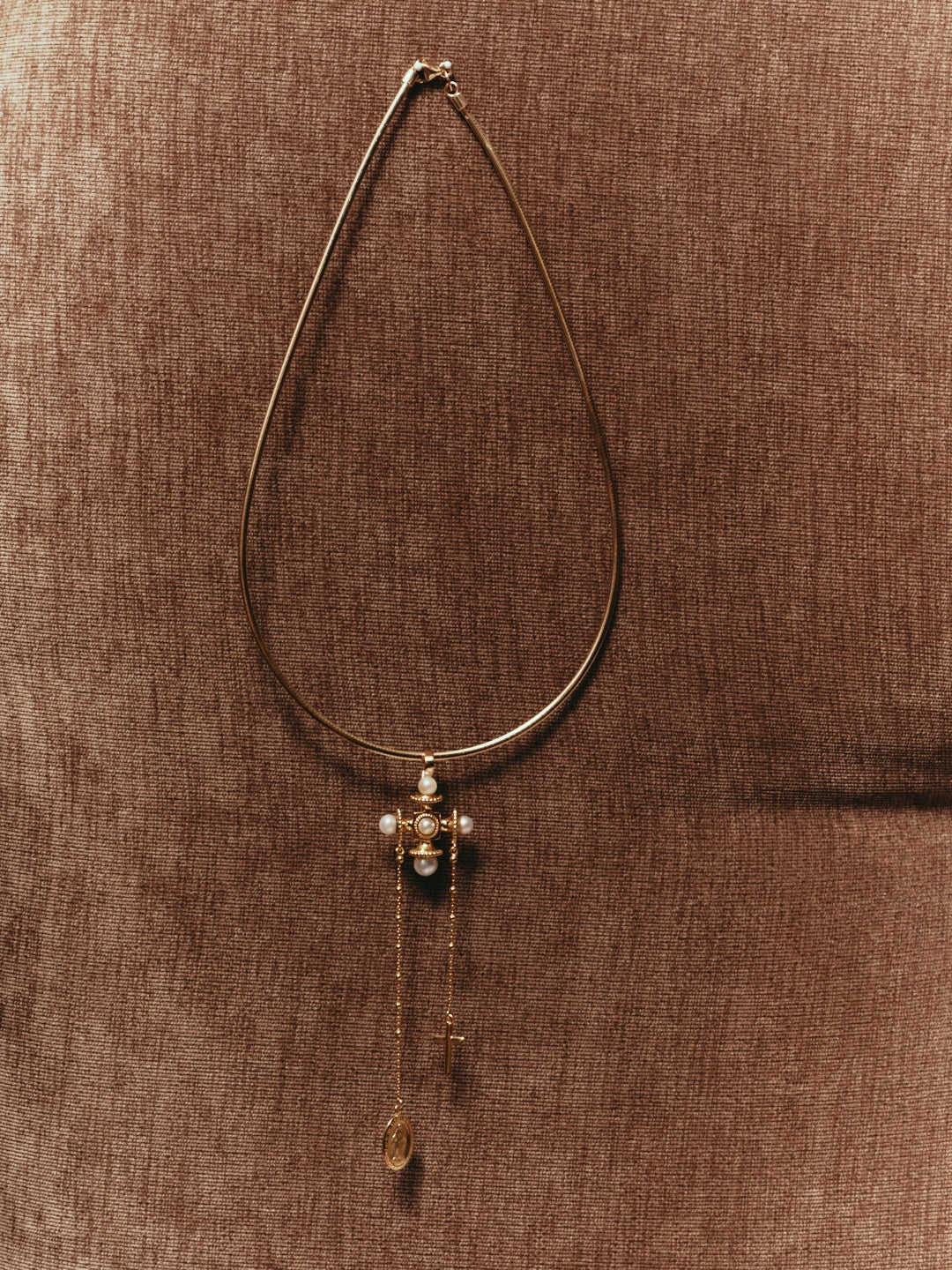 Tri-medal pendant in Darling