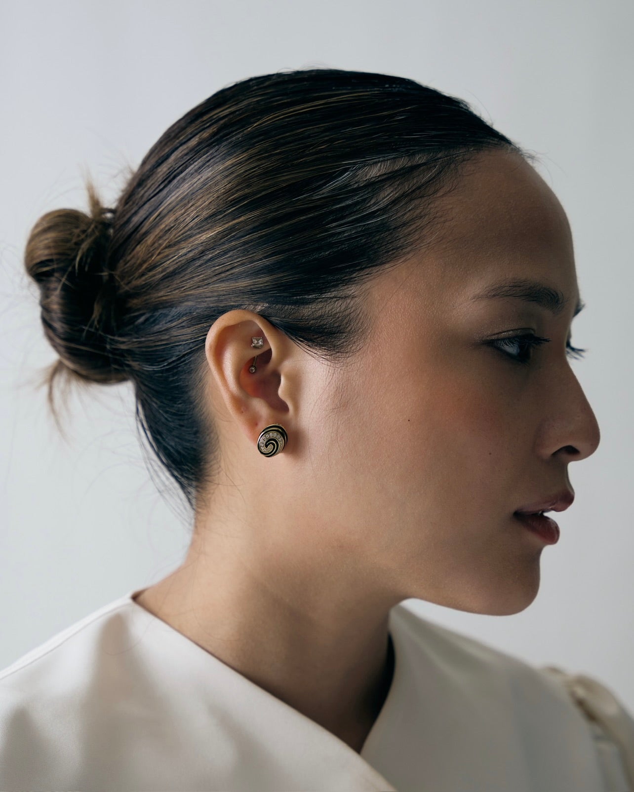 Swirl Studs in Black Enamel