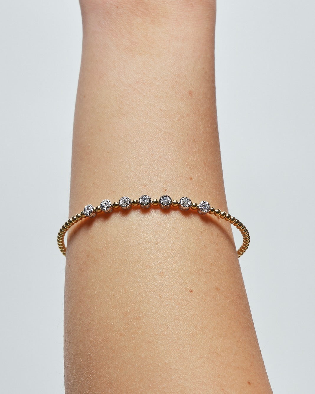 Seven stone gold bangle