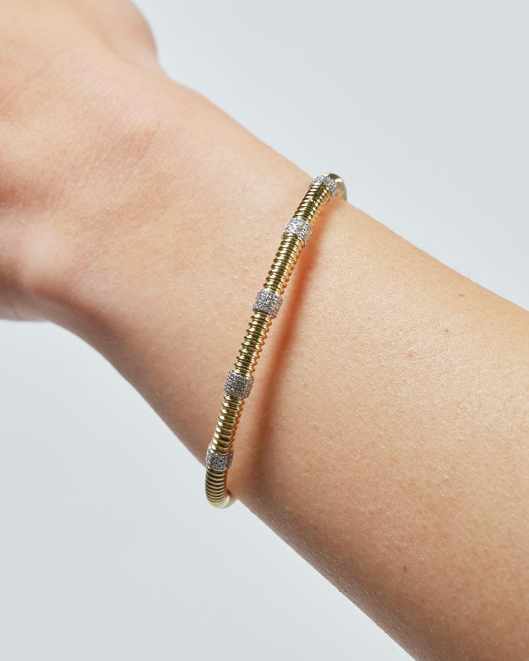 Rhythmic diamond bangle