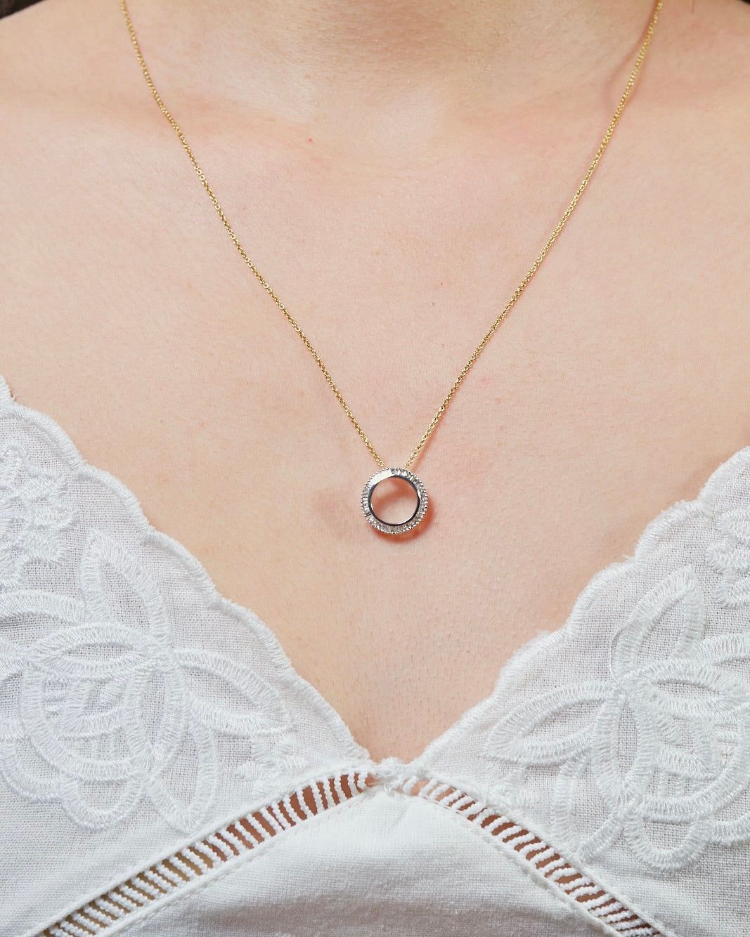 Framed circle pendant in white gold